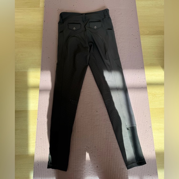 Free Ride Equestrian Pull On Hybrid Breeches - Picture 2 of 3